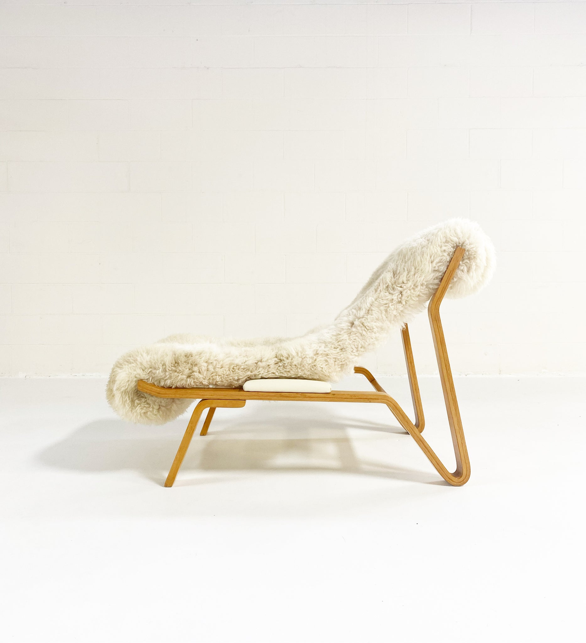 Suspension Chair in California Sheepskin and Leather