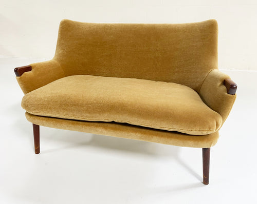 CH72 Sofa in Pierre Frey Teddy Mohair