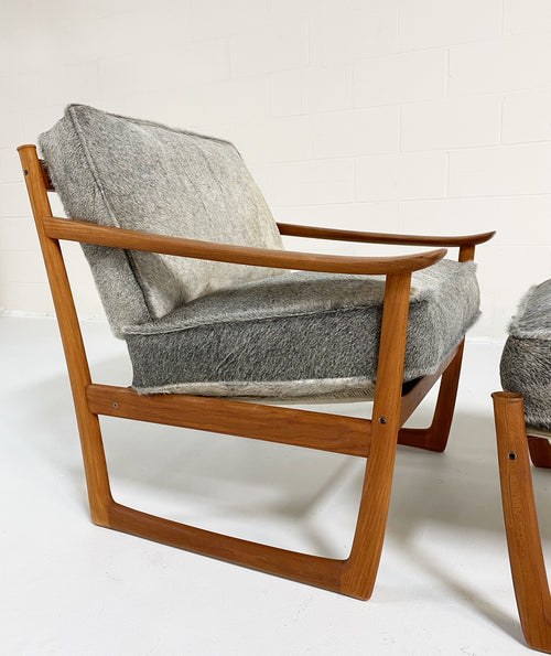 FD-130 Teak Lounge Chair and Ottoman in Brazilian Cowhide