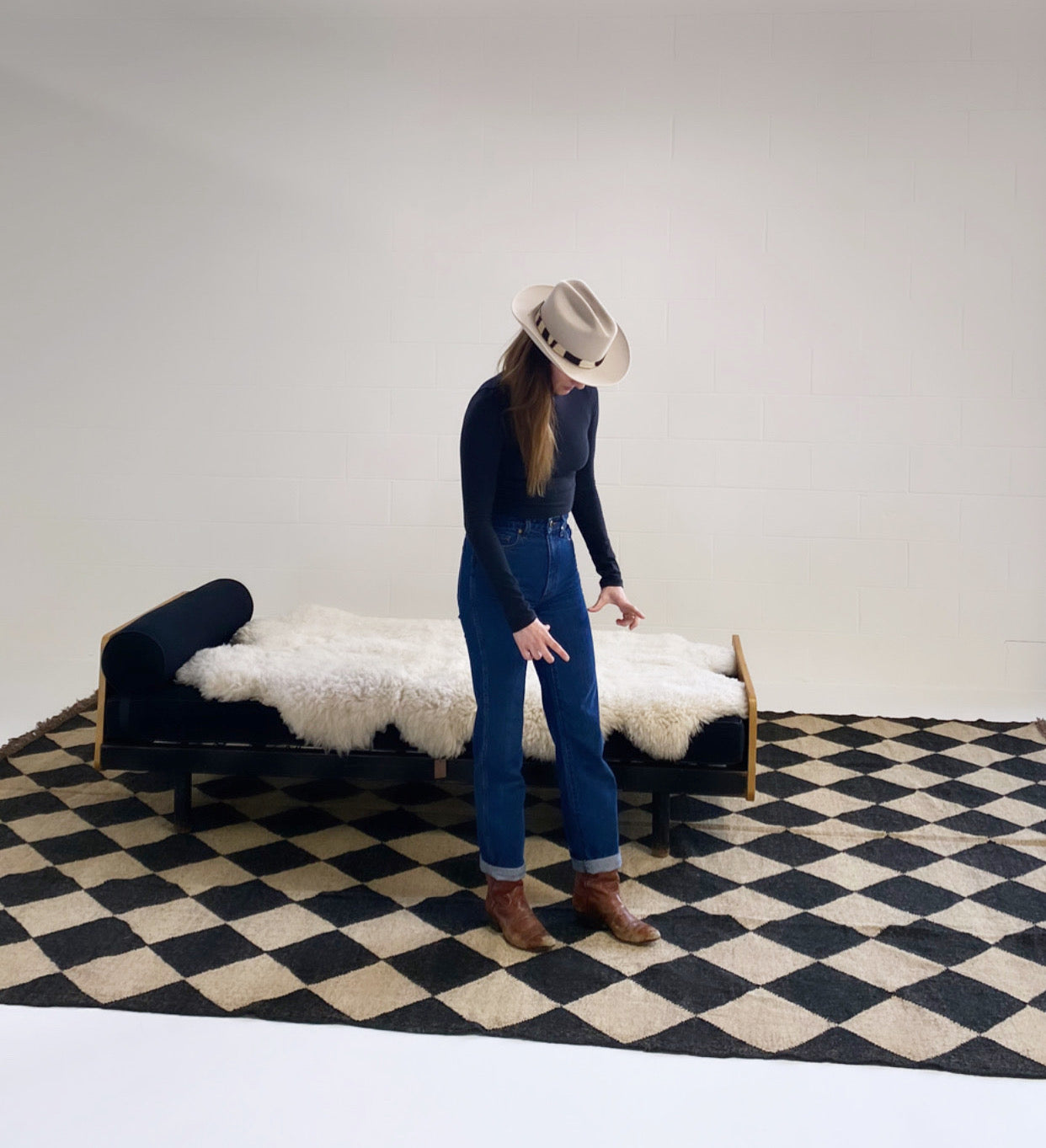 The Checkerboard Rug - Diamond Check in Off Black