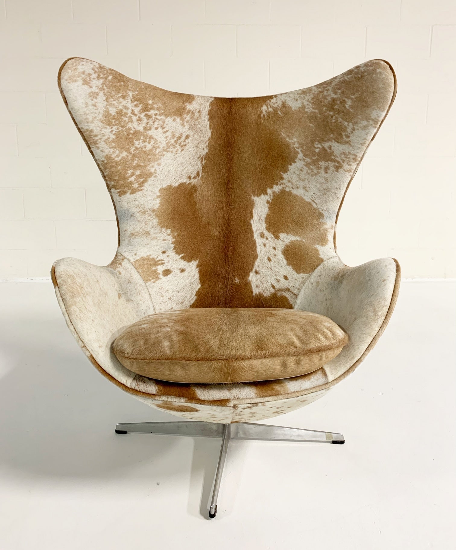 Egg Chairs in Brazilian Cowhide, pair - FORSYTH