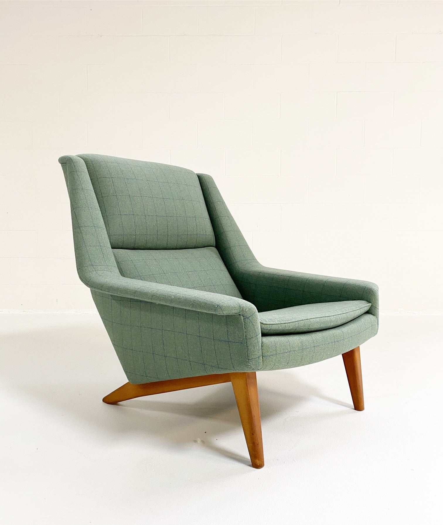 Model 4410 Lounge Chair