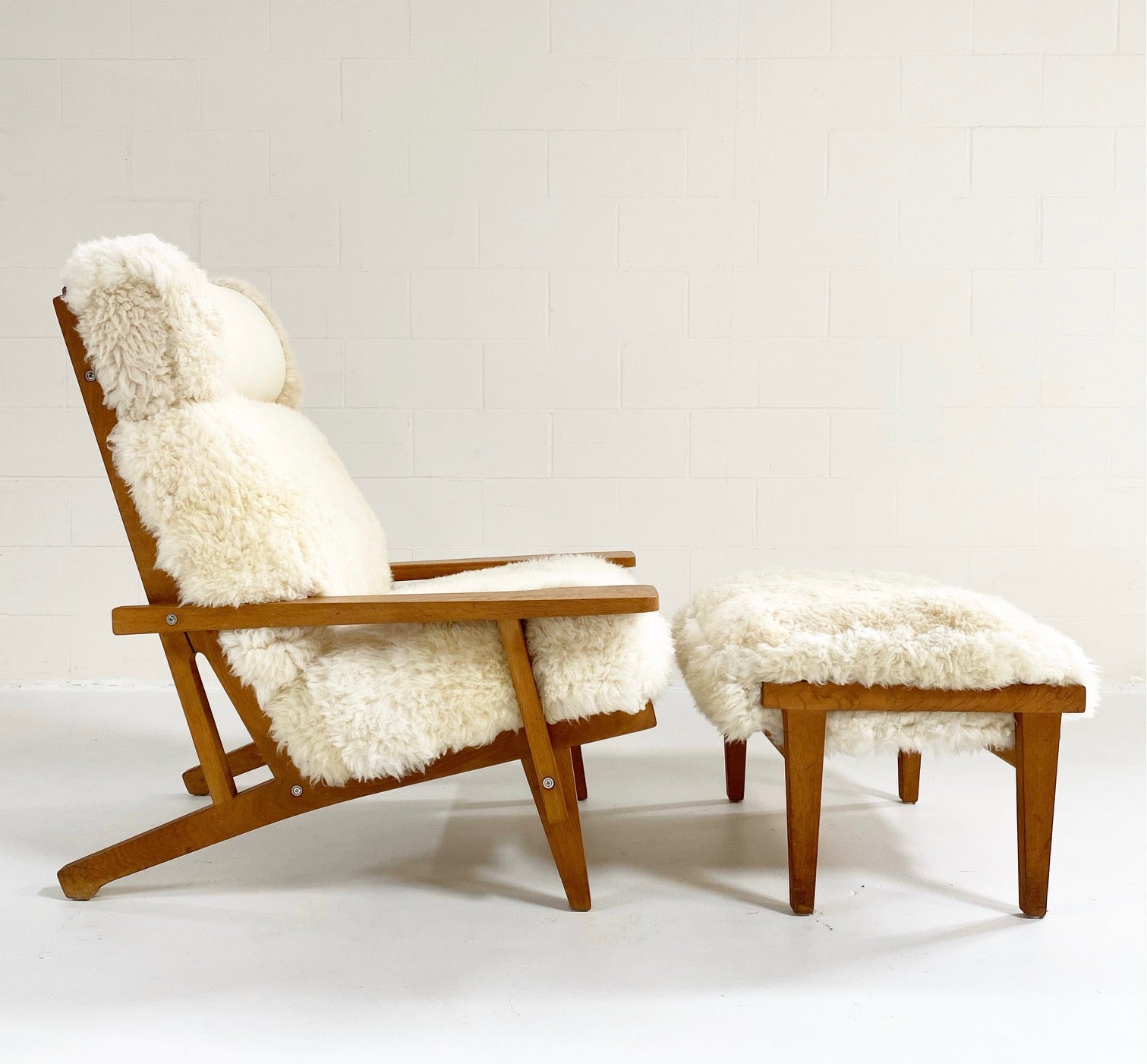 Model GE 375 Paddle Chair and Ottoman in California Sheepskin