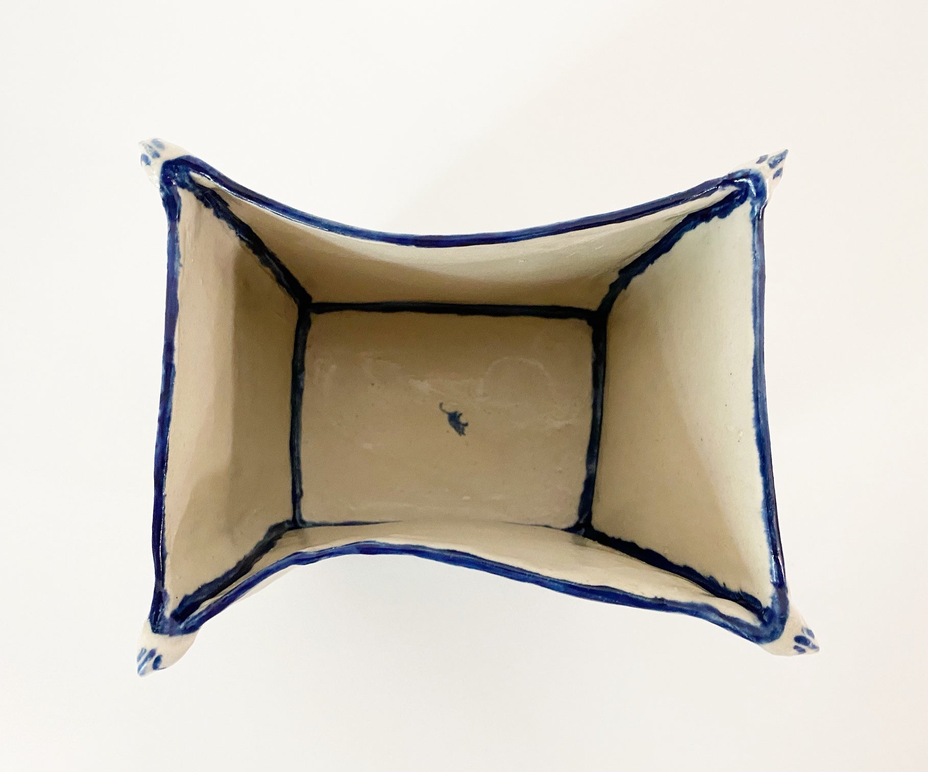 Dog Crossing Vase. - FORSYTH