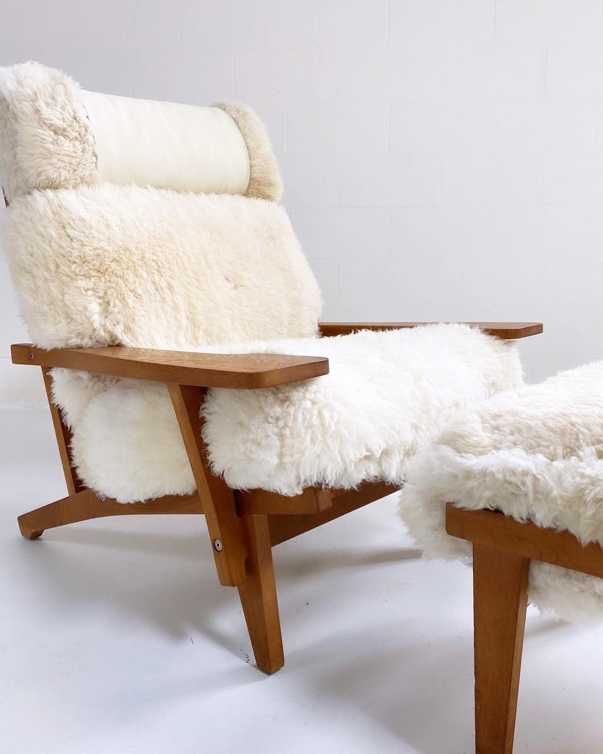 Model GE 375 Paddle Chair and Ottoman in California Sheepskin