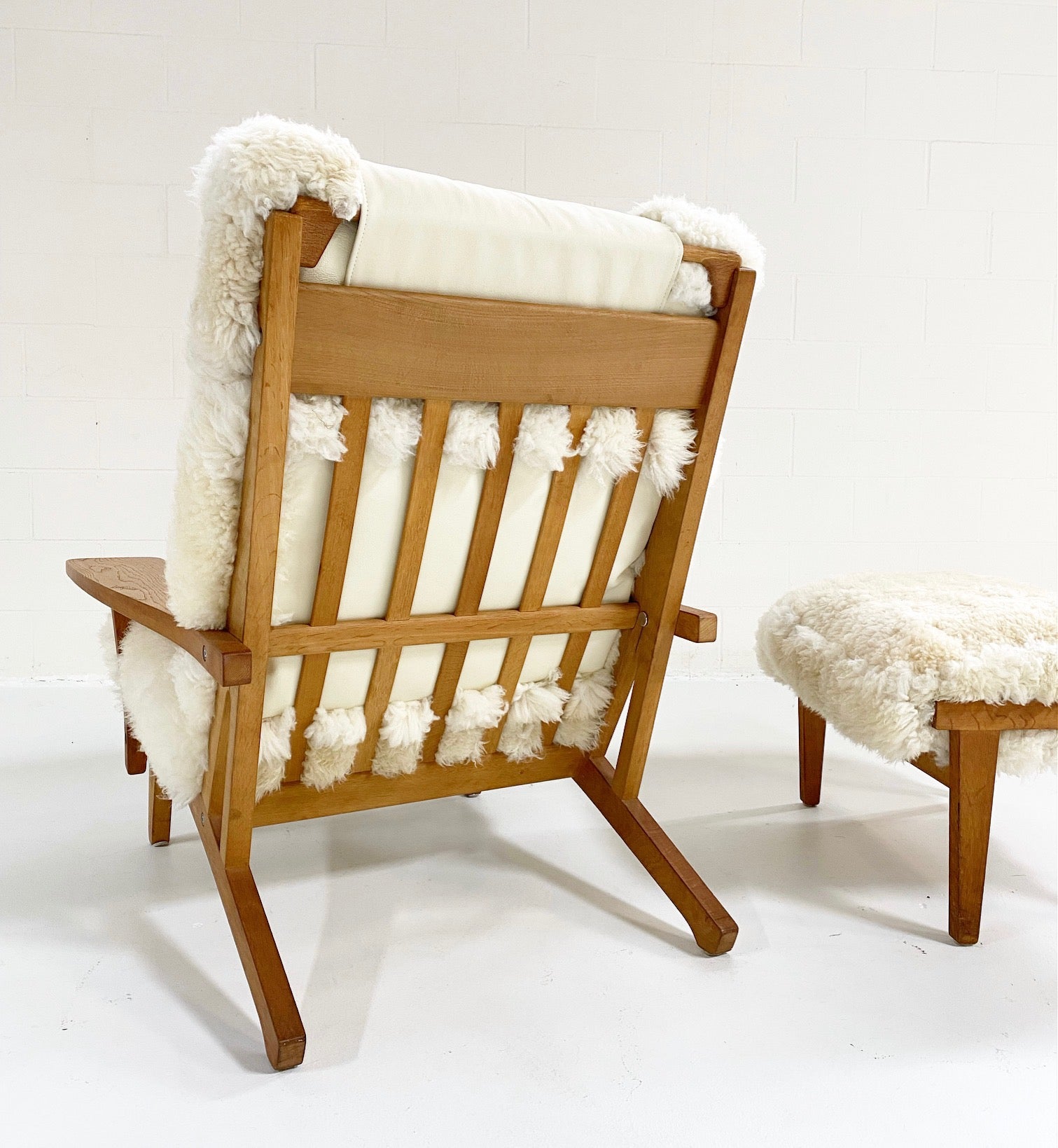Model GE 375 Paddle Chair and Ottoman in California Sheepskin
