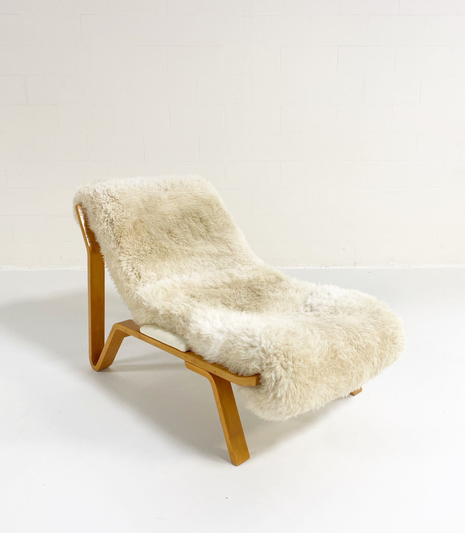 Suspension Chair in California Sheepskin and Leather