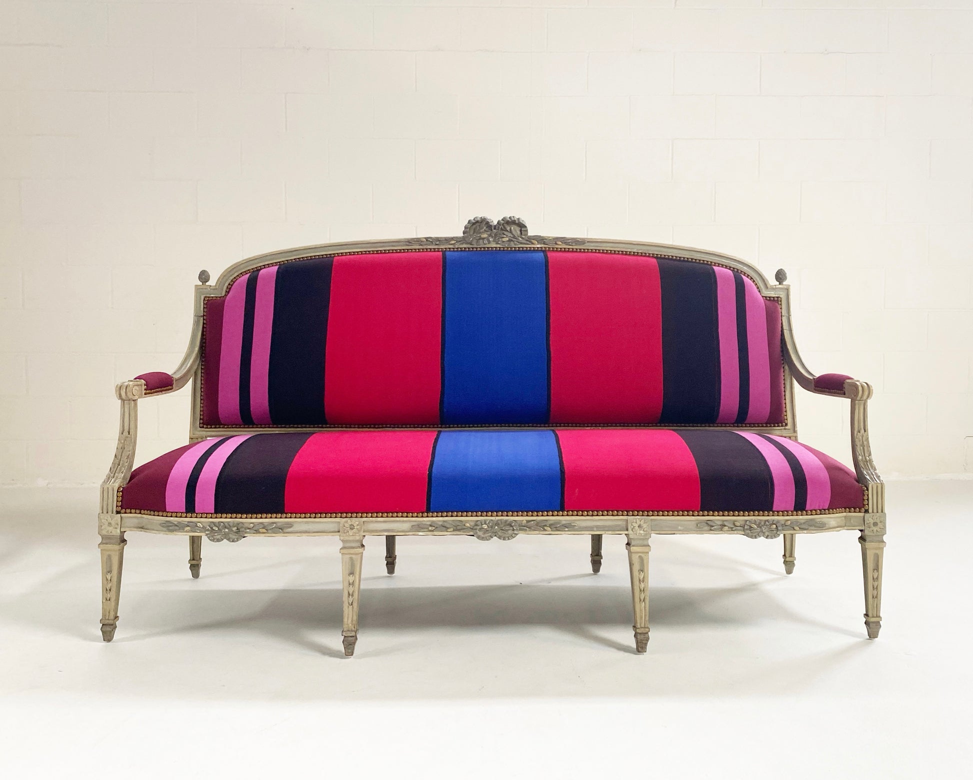 18th Century Louis XVI Canapé in Colville Cristobal Cotton - FORSYTH