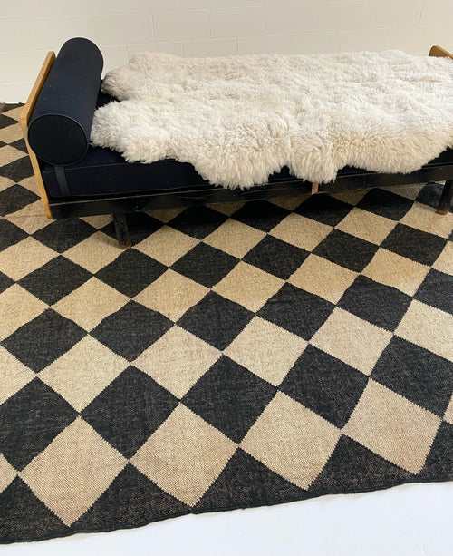 The Checkerboard Rug - Diamond Check in Off Black