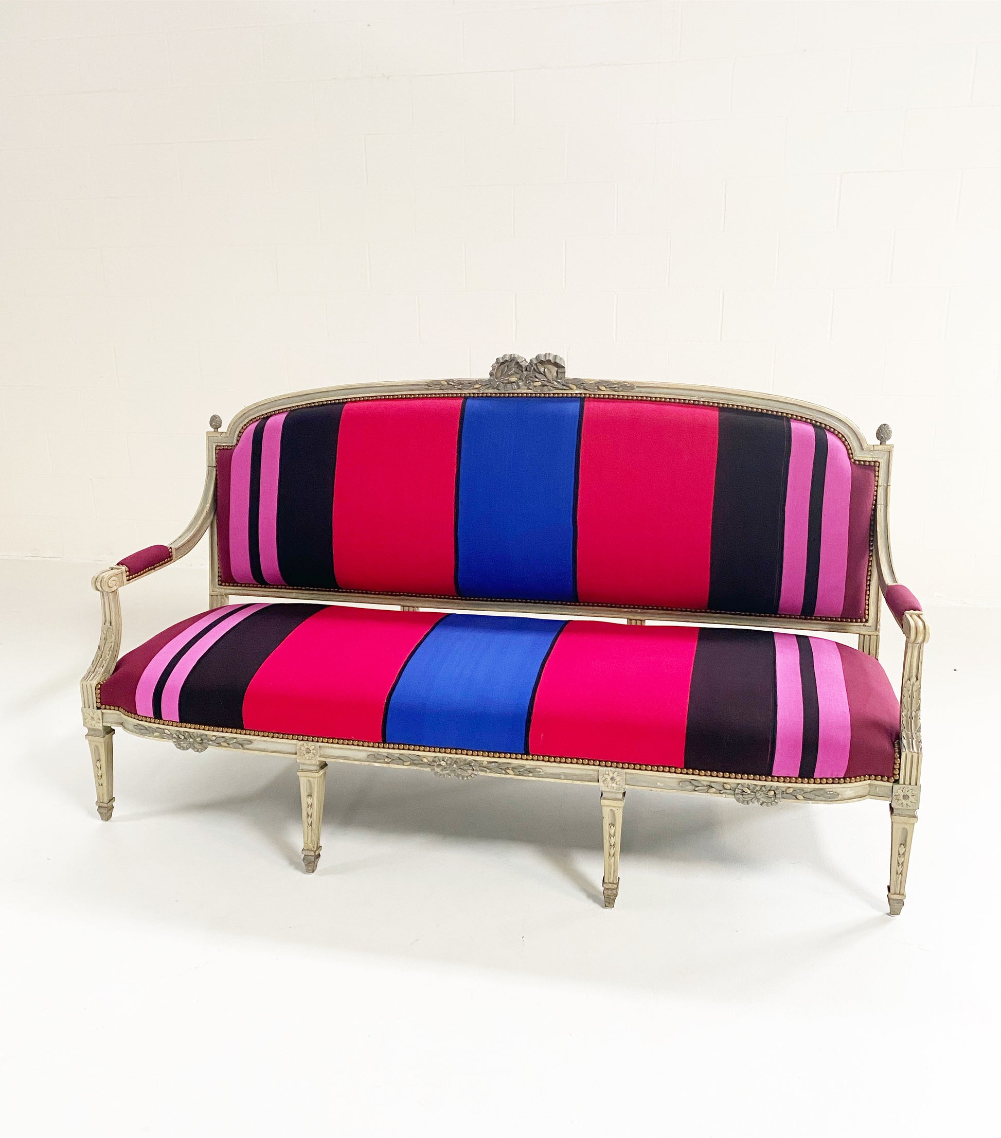 18th Century Louis XVI Canapé in Colville Cristobal Cotton - FORSYTH