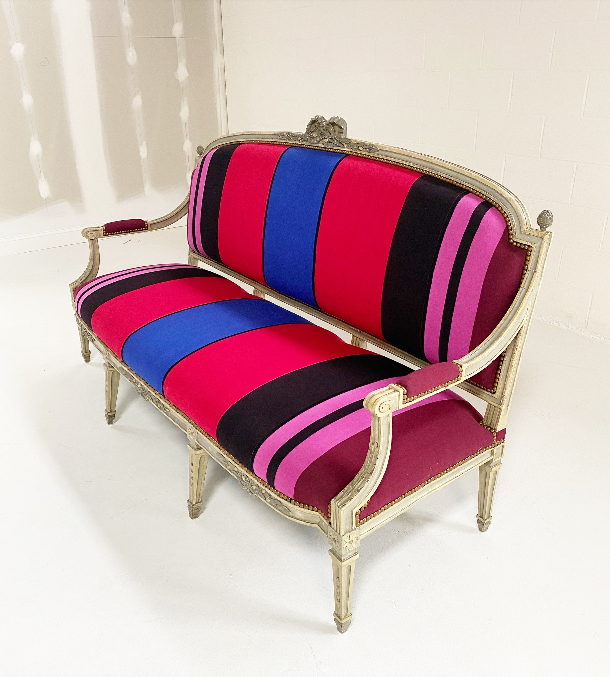18th Century Louis XVI Canapé in Colville Cristobal Cotton - FORSYTH
