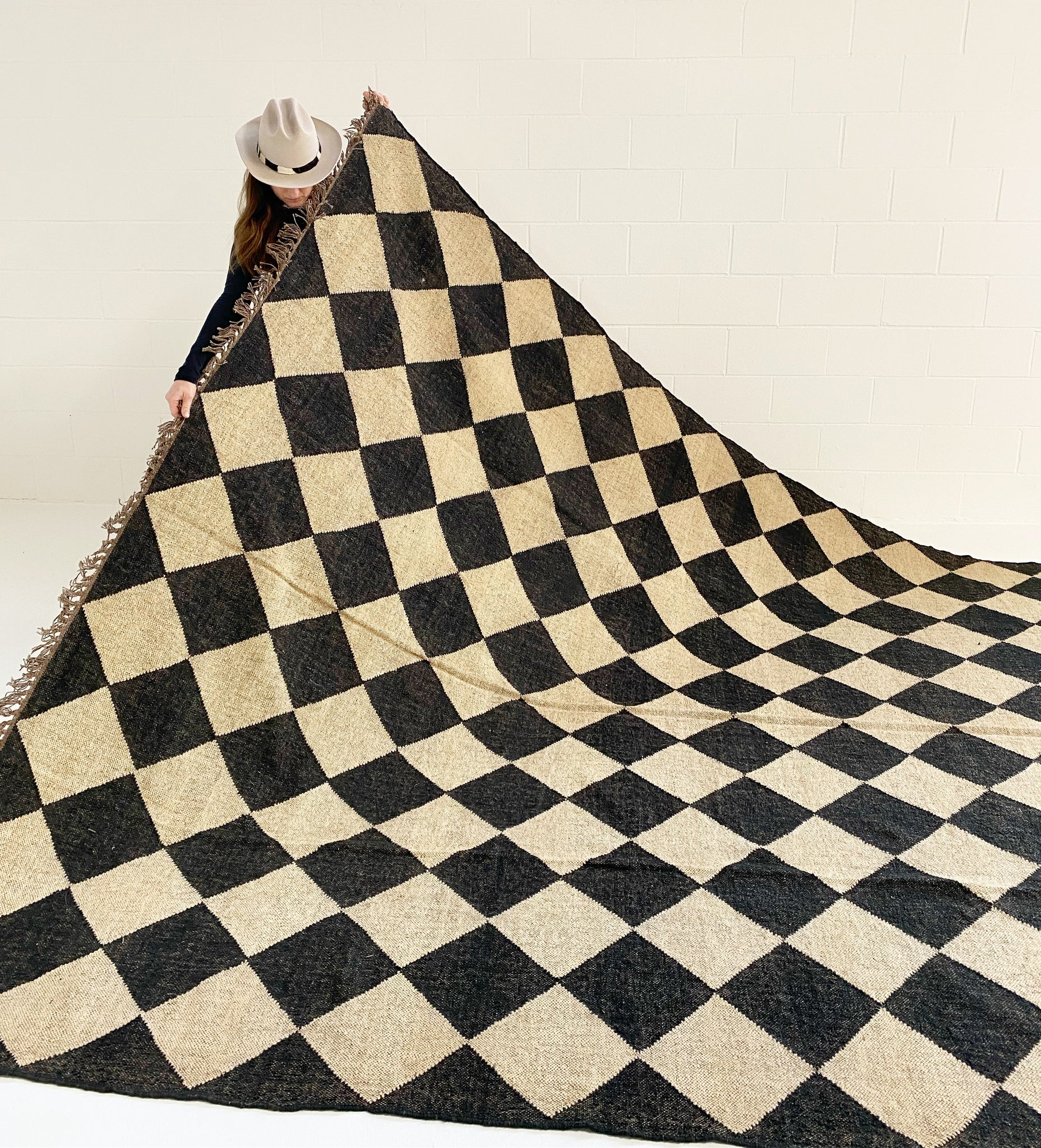 The Checkerboard Rug - Diamond Check in Off Black