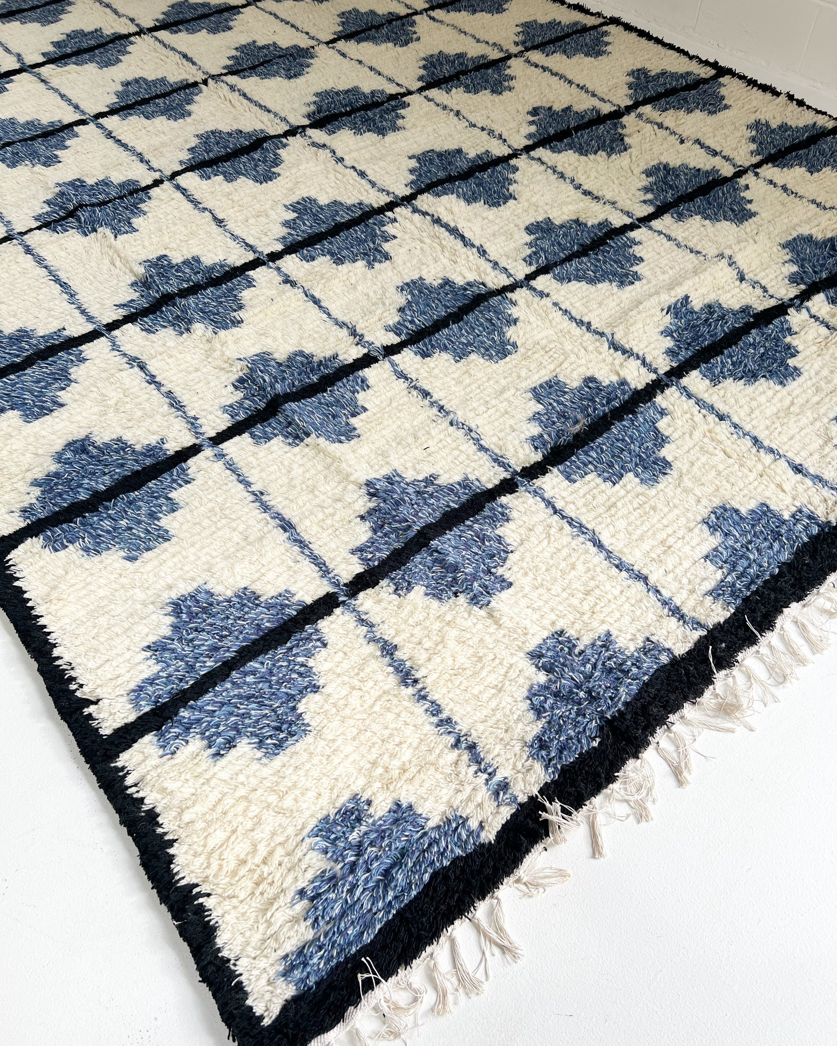 The Forsyth Shaggy Tile Rug - Blue and Cream