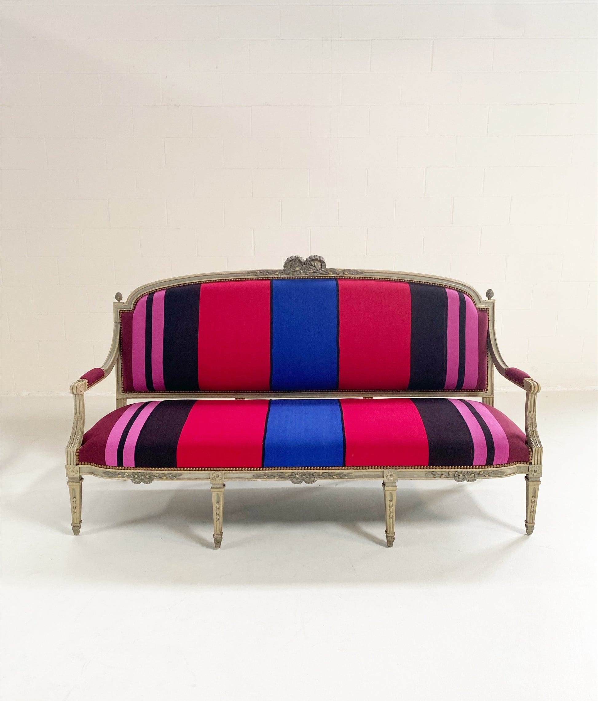 18th Century Louis XVI Canapé in Colville Cristobal Cotton - FORSYTH