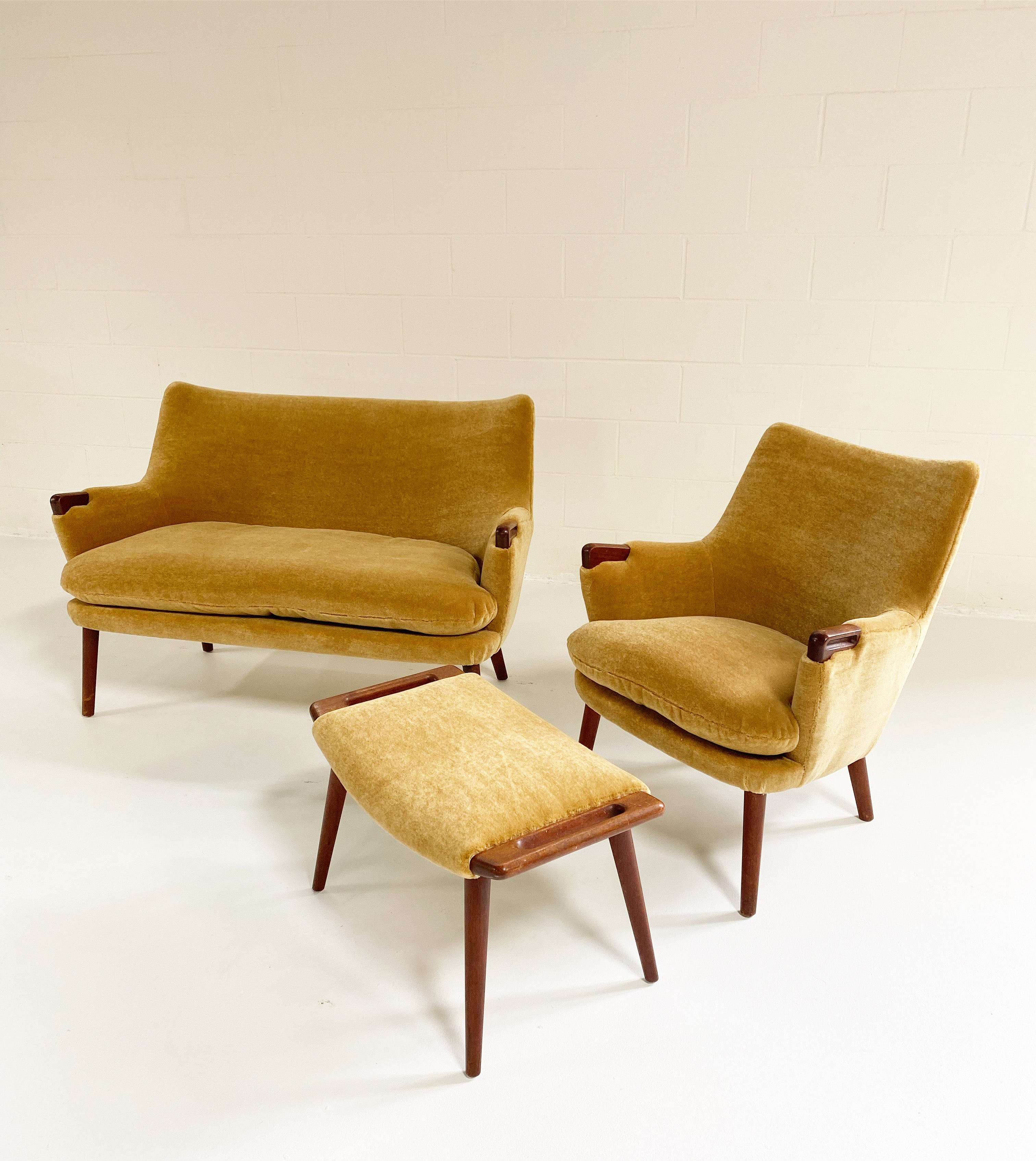 CH72 Sofa in Pierre Frey Teddy Mohair