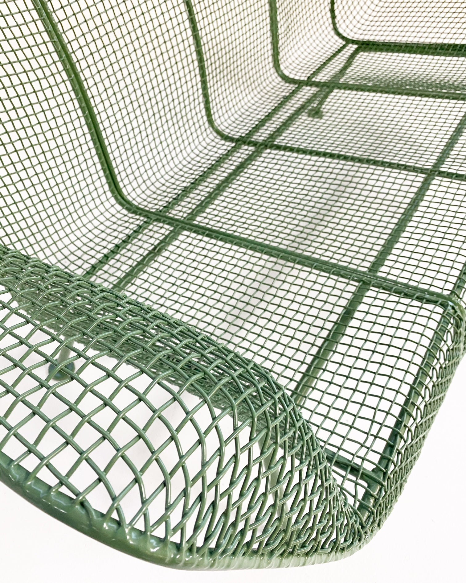 Sculptura Settee