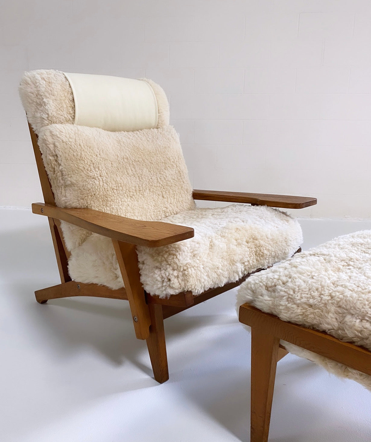 Model GE 375 Paddle Chair and Ottoman in California Sheepskin