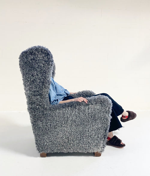 Model 1672 Lounge Chair in Gotland Sheepskin