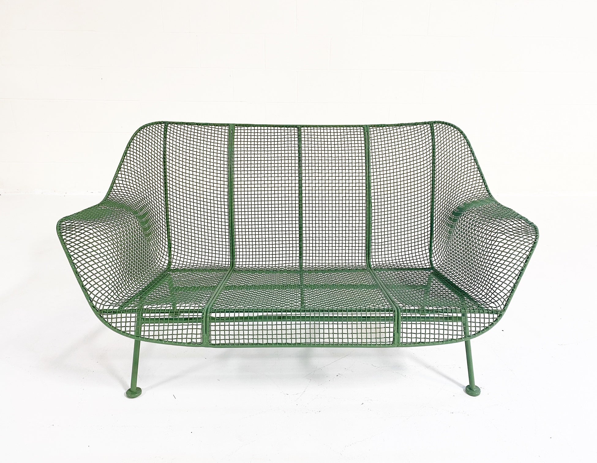 Sculptura Settee