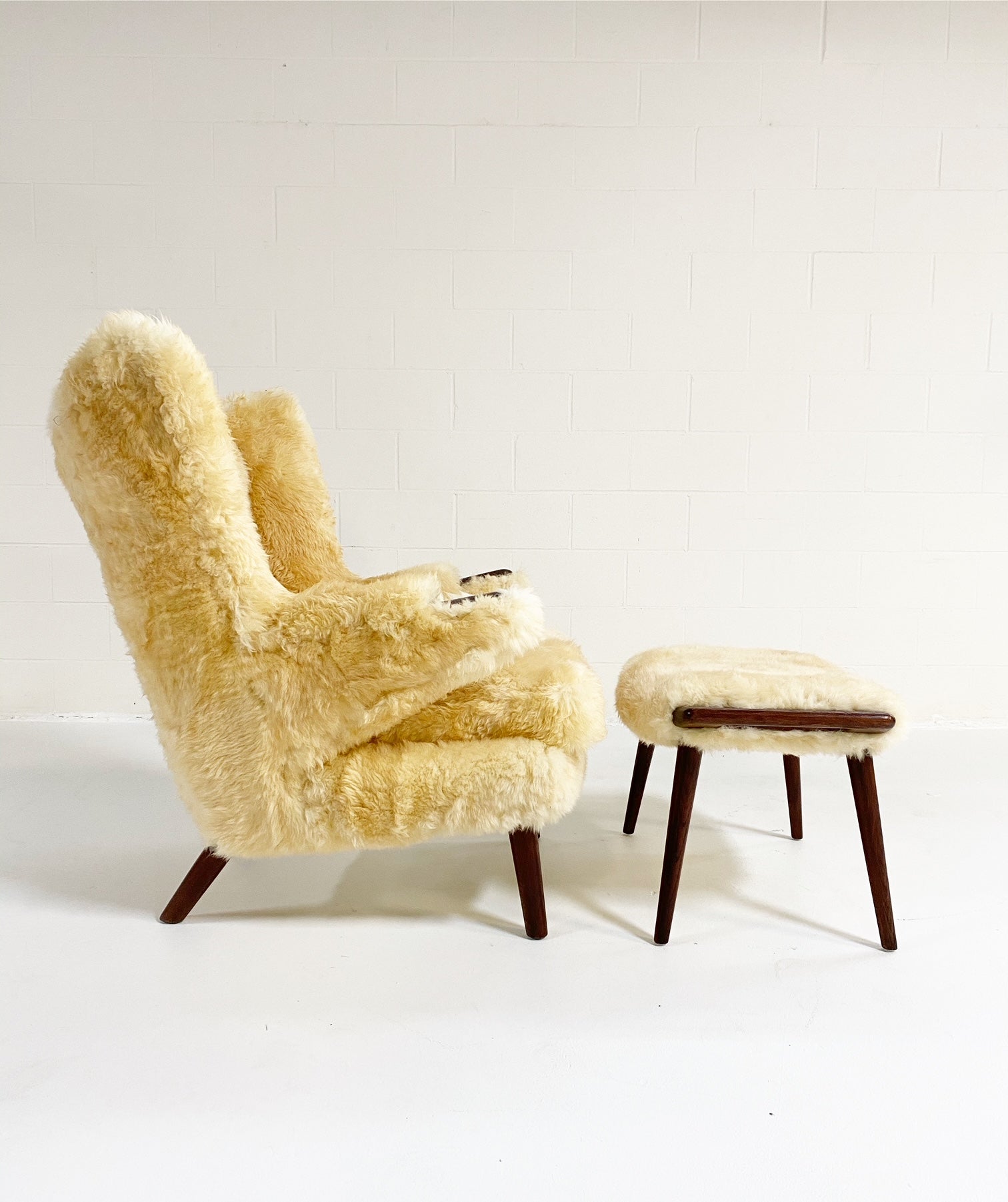 Papa Bear Chair with Ottoman in Sheepskin