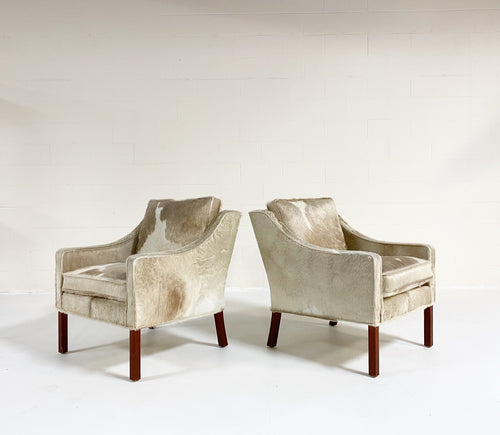 Model 2207 Lounge Chairs in Brazilian Cowhide, pair