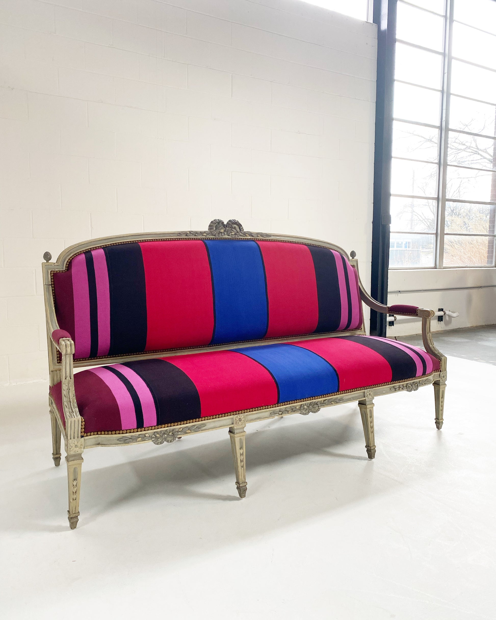 18th Century Louis XVI Canapé in Colville Cristobal Cotton - FORSYTH