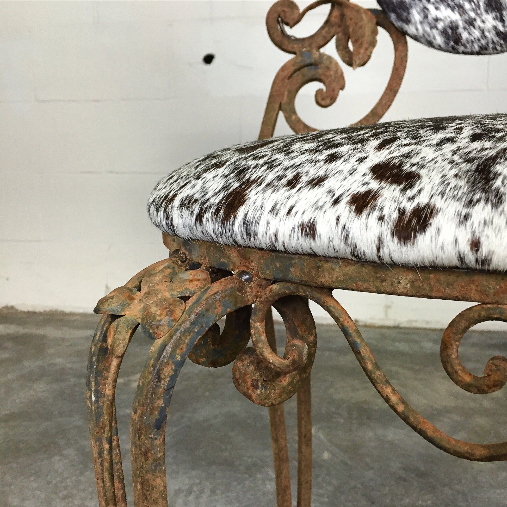 Iron Garden Chairs in Brazilian Cowhide - FORSYTH