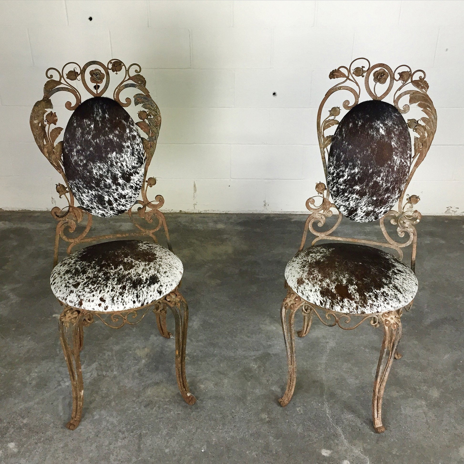 Iron Garden Chairs in Brazilian Cowhide - FORSYTH