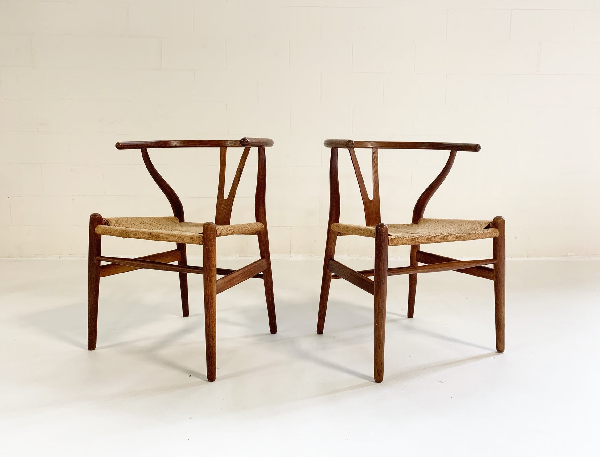 Model CH24 Wishbone Chairs, pair - FORSYTH