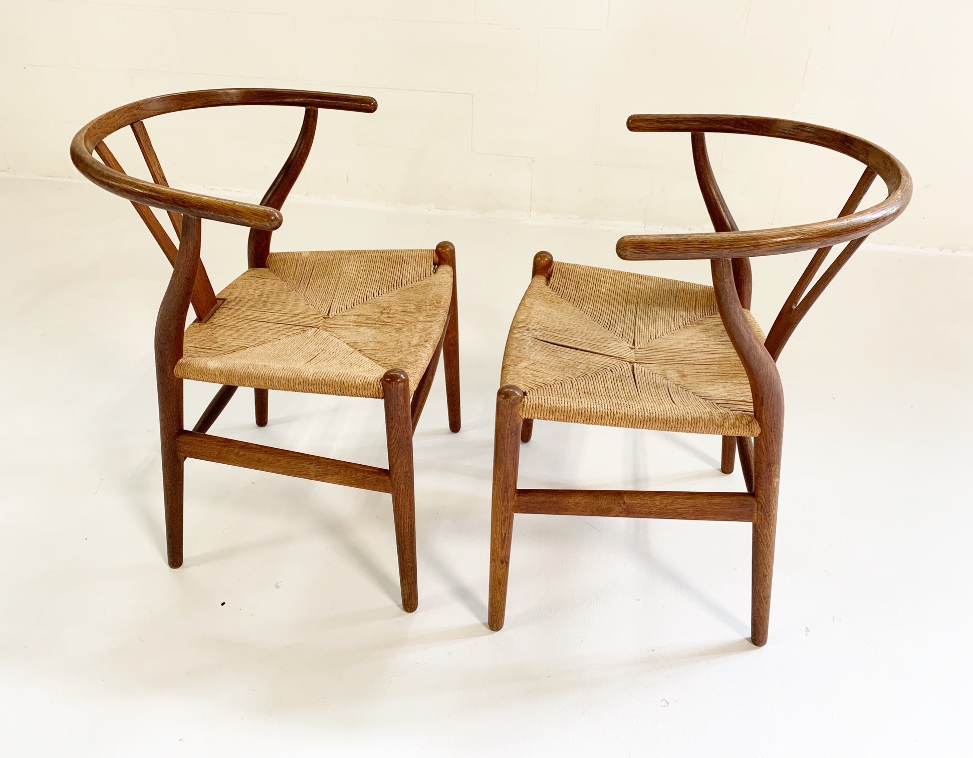 Model CH24 Wishbone Chairs, pair - FORSYTH