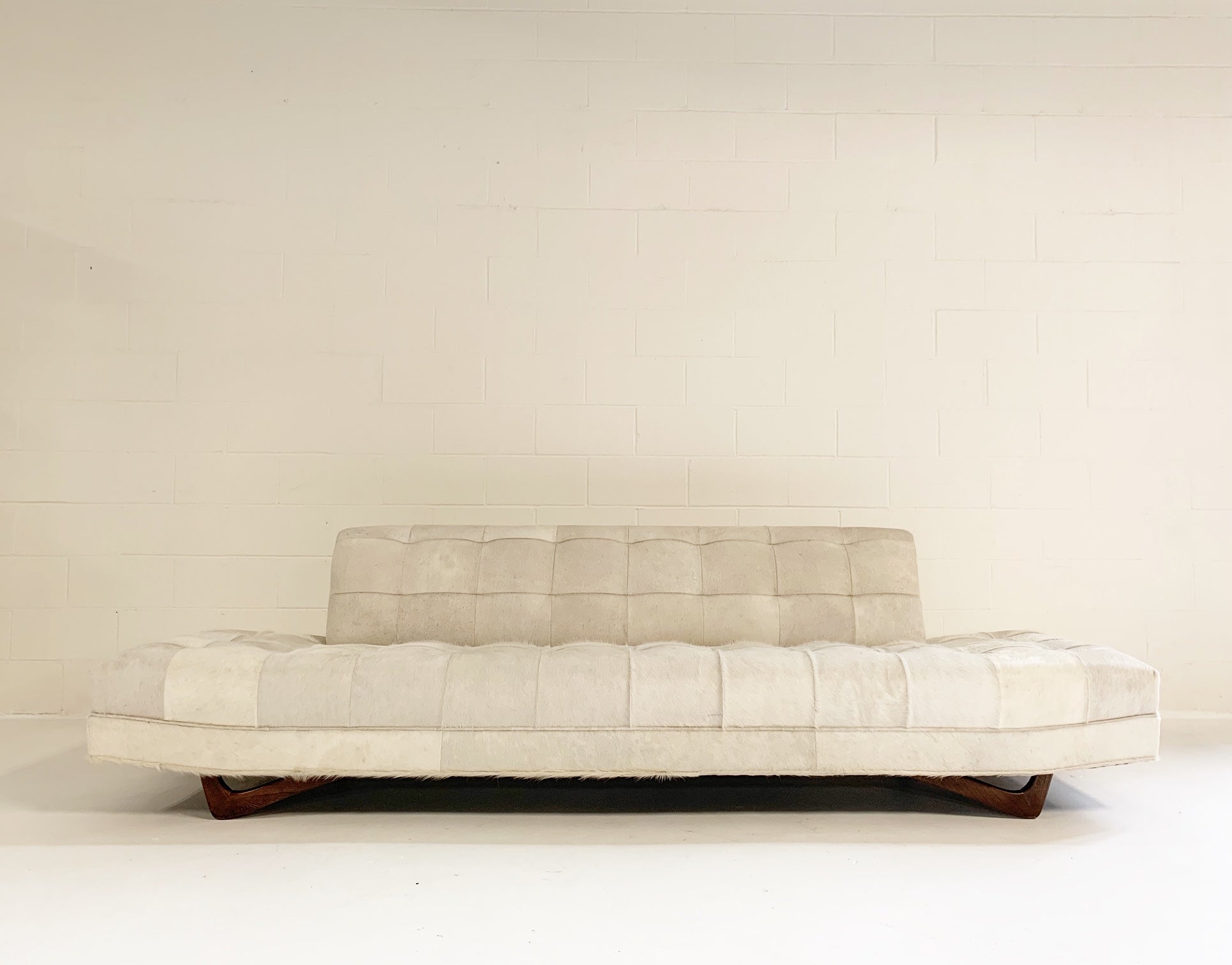 Sofa in Brazilian Cowhide - FORSYTH