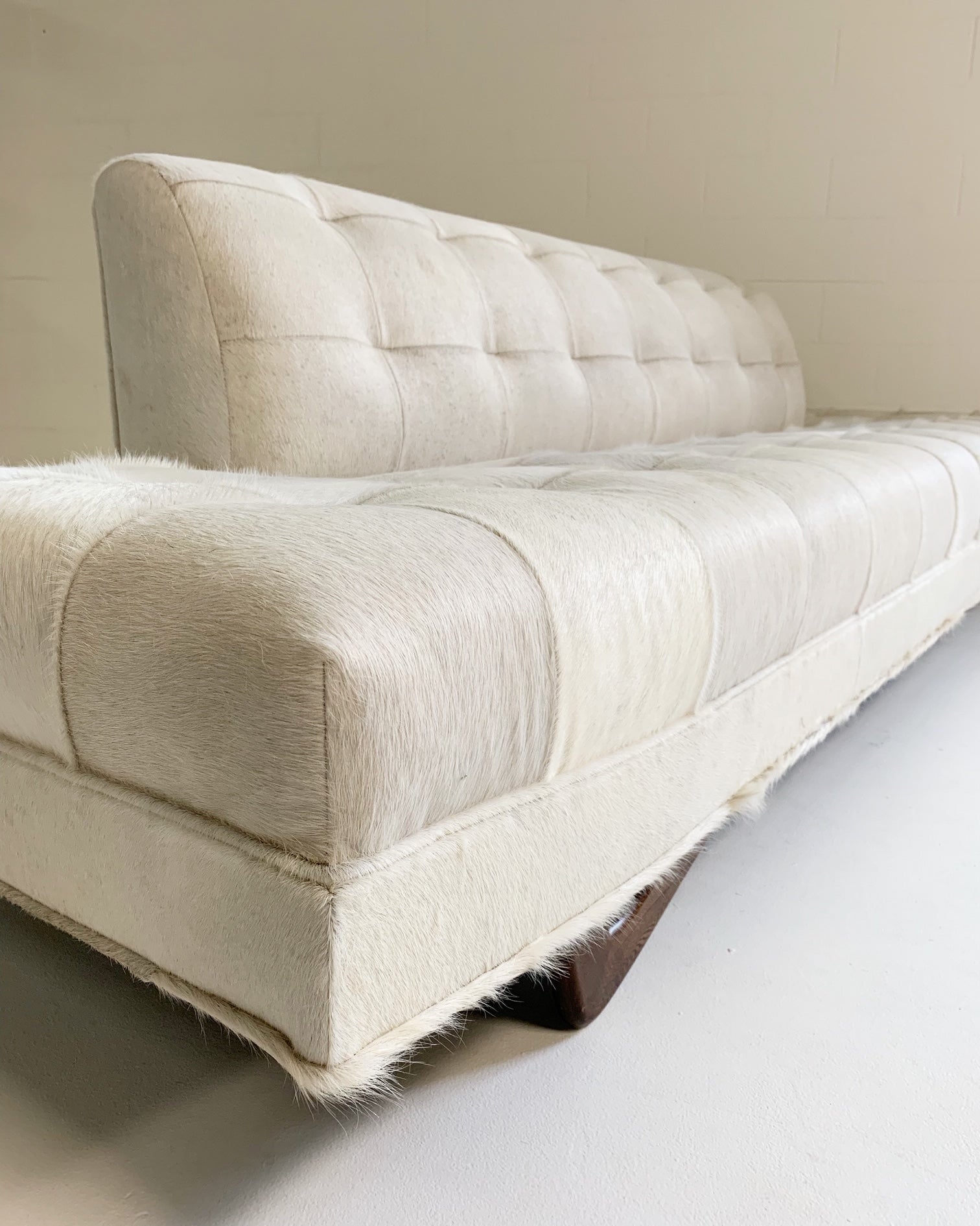 Sofa in Brazilian Cowhide - FORSYTH