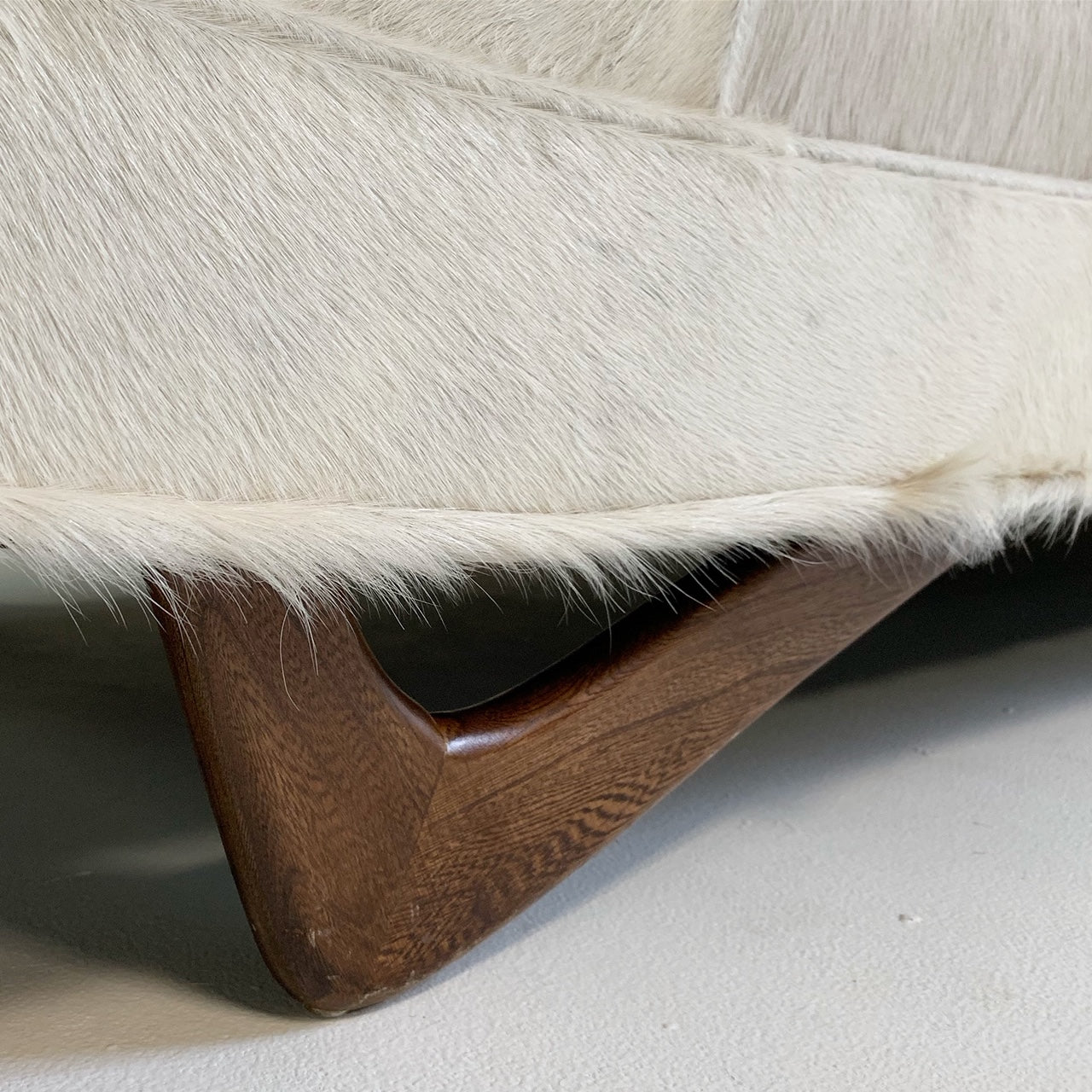 Sofa in Brazilian Cowhide - FORSYTH