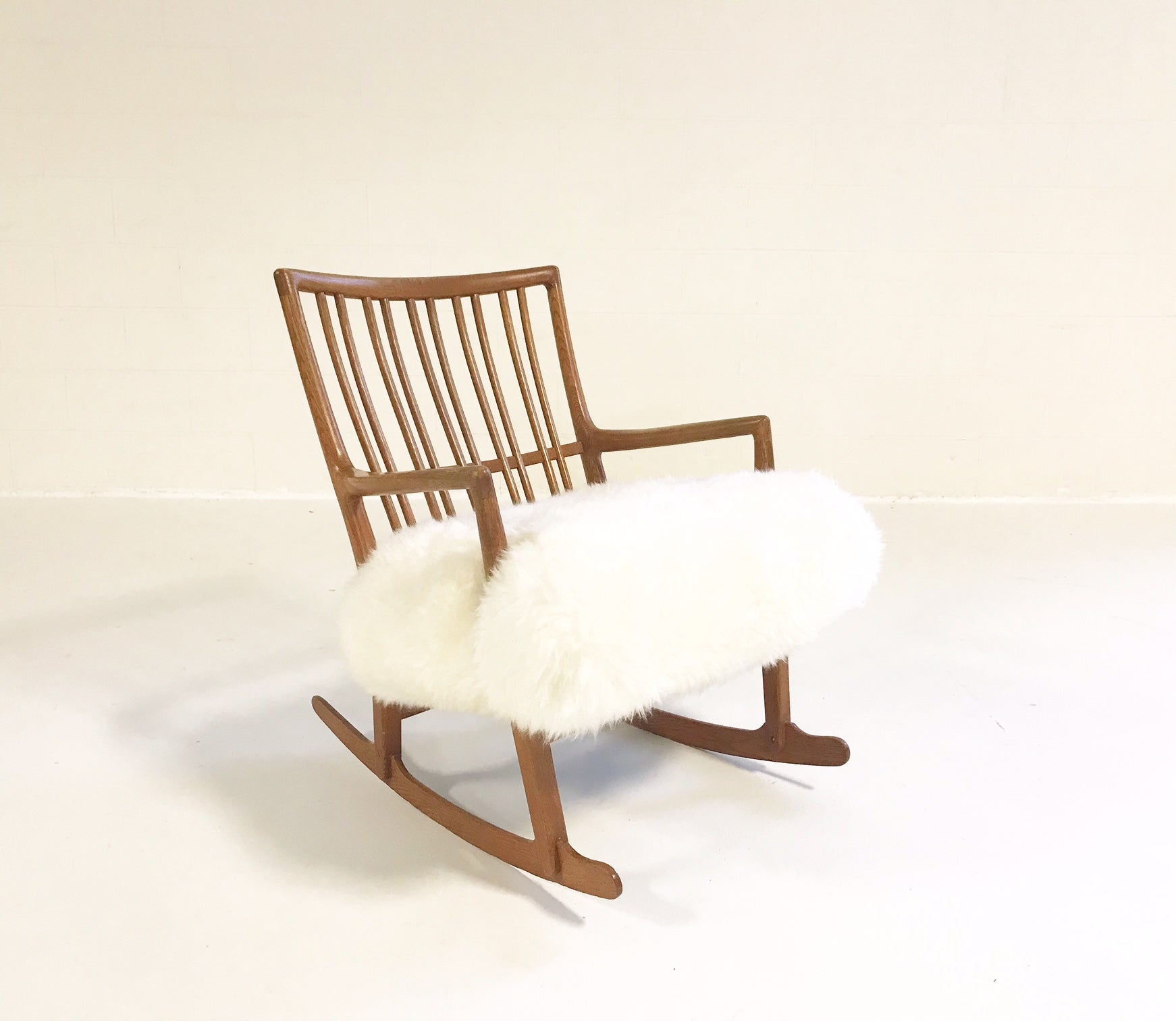 ML-33 Rocking Chair in New Zealand Sheepskin - FORSYTH
