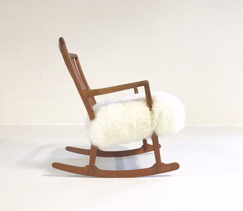 ML-33 Rocking Chair in New Zealand Sheepskin - FORSYTH