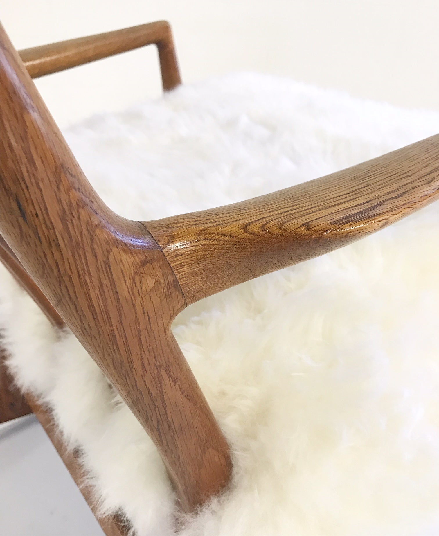 ML-33 Rocking Chair in New Zealand Sheepskin - FORSYTH