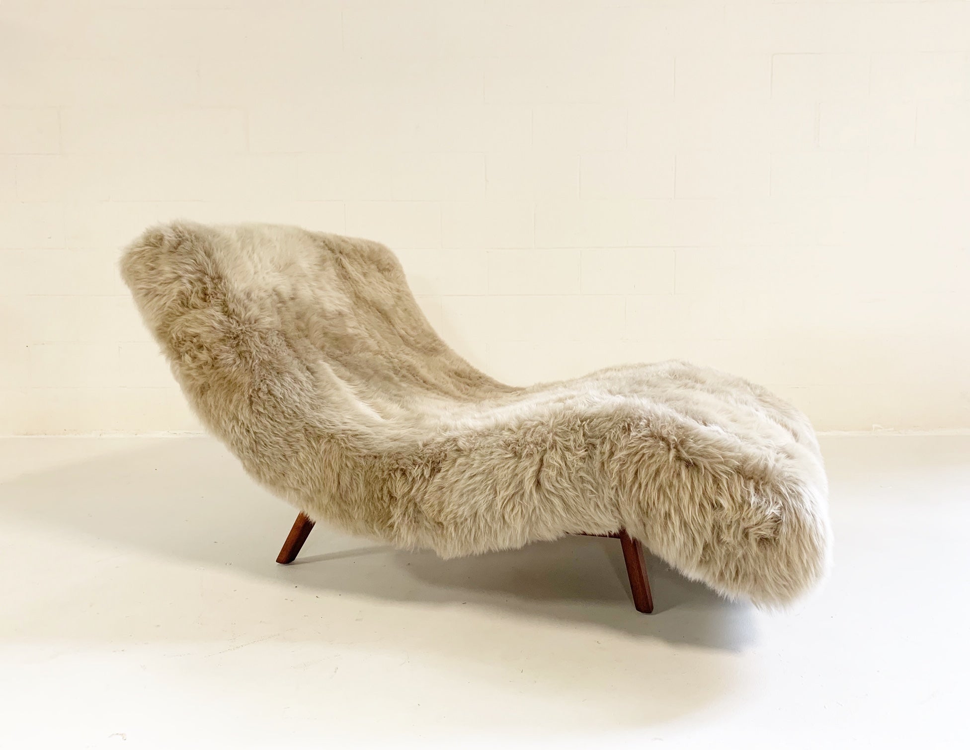 Wave Chaise Lounge in New Zealand Sheepskin - FORSYTH