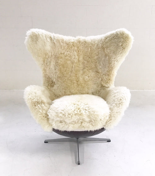 Egg Chair in Brazilian Sheepskin and Leather - FORSYTH