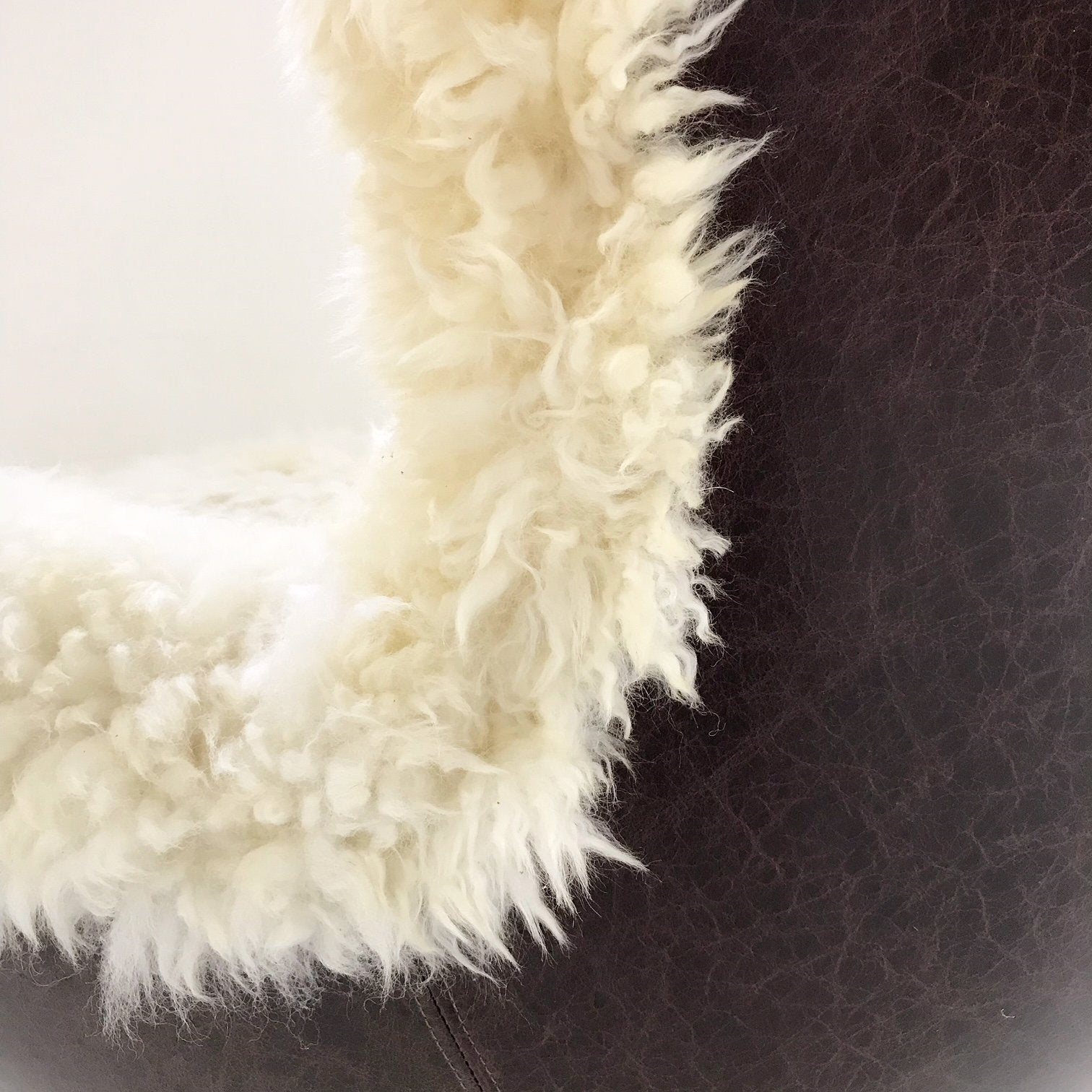 Egg Chair in Brazilian Sheepskin and Leather - FORSYTH