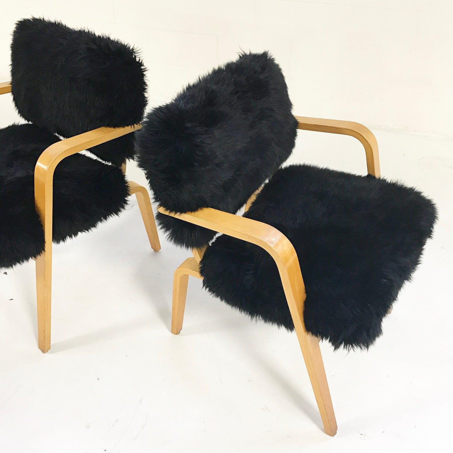 Armchairs in New Zealand Sheepskin, pair - FORSYTH