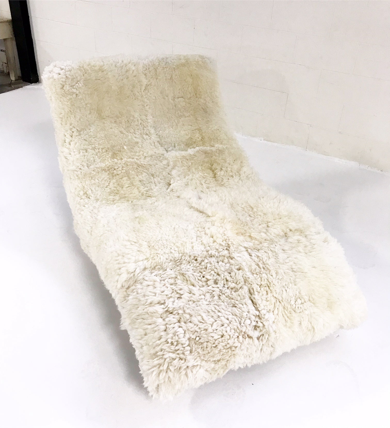 Wave Chaise Lounge in Brazilian Sheepskin - FORSYTH