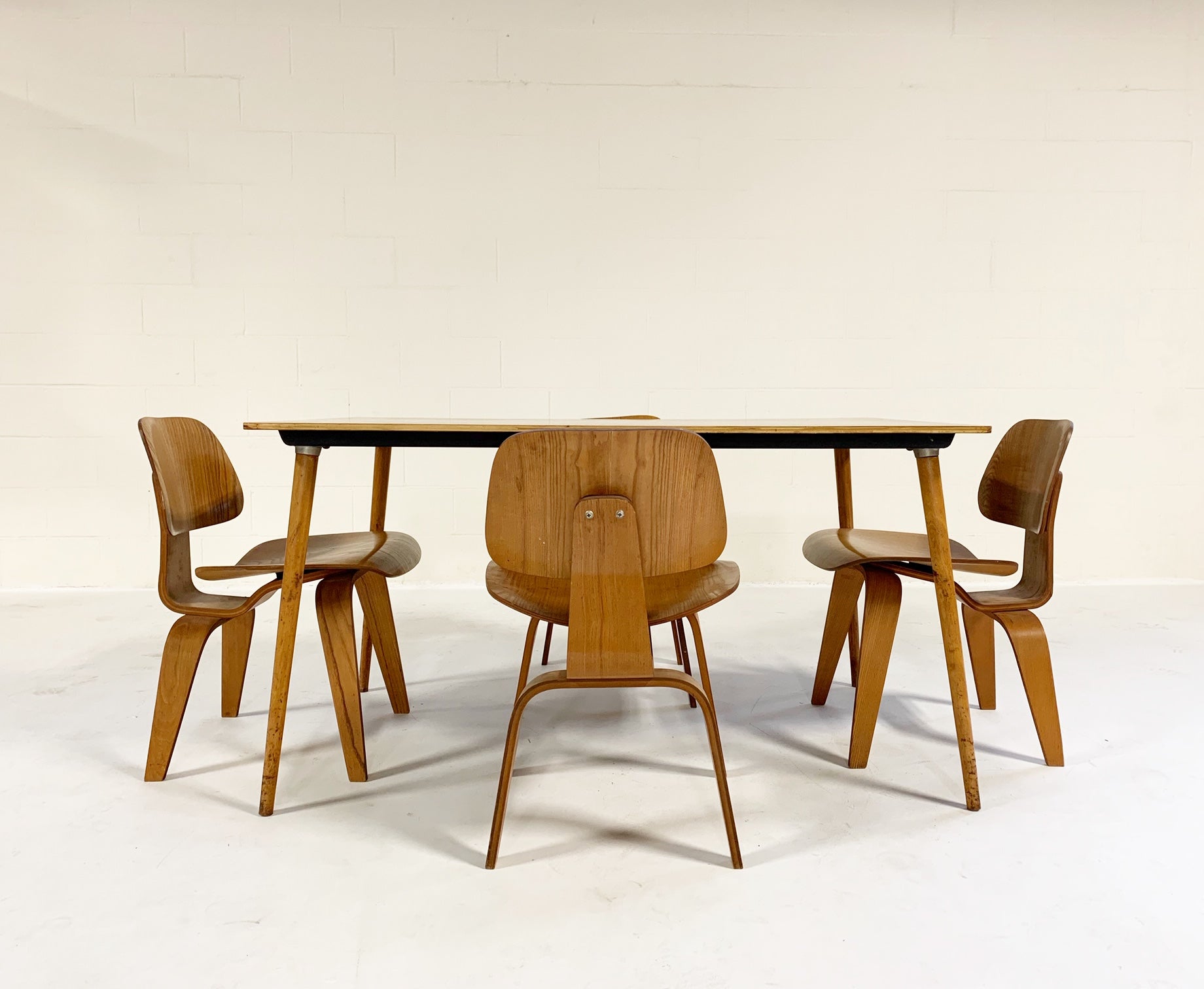 DTW-3 Table and DCW Dining Chairs, set of 4 - FORSYTH