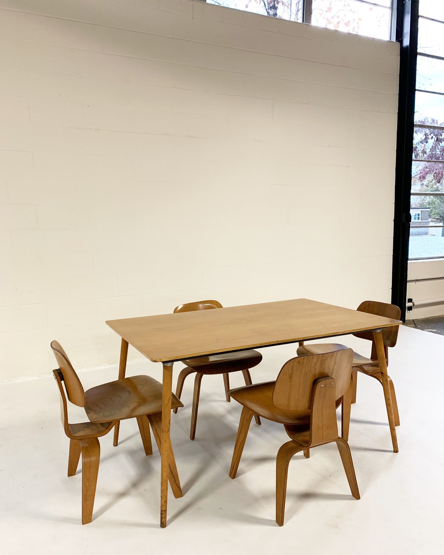 DTW-3 Table and DCW Dining Chairs, set of 4 - FORSYTH