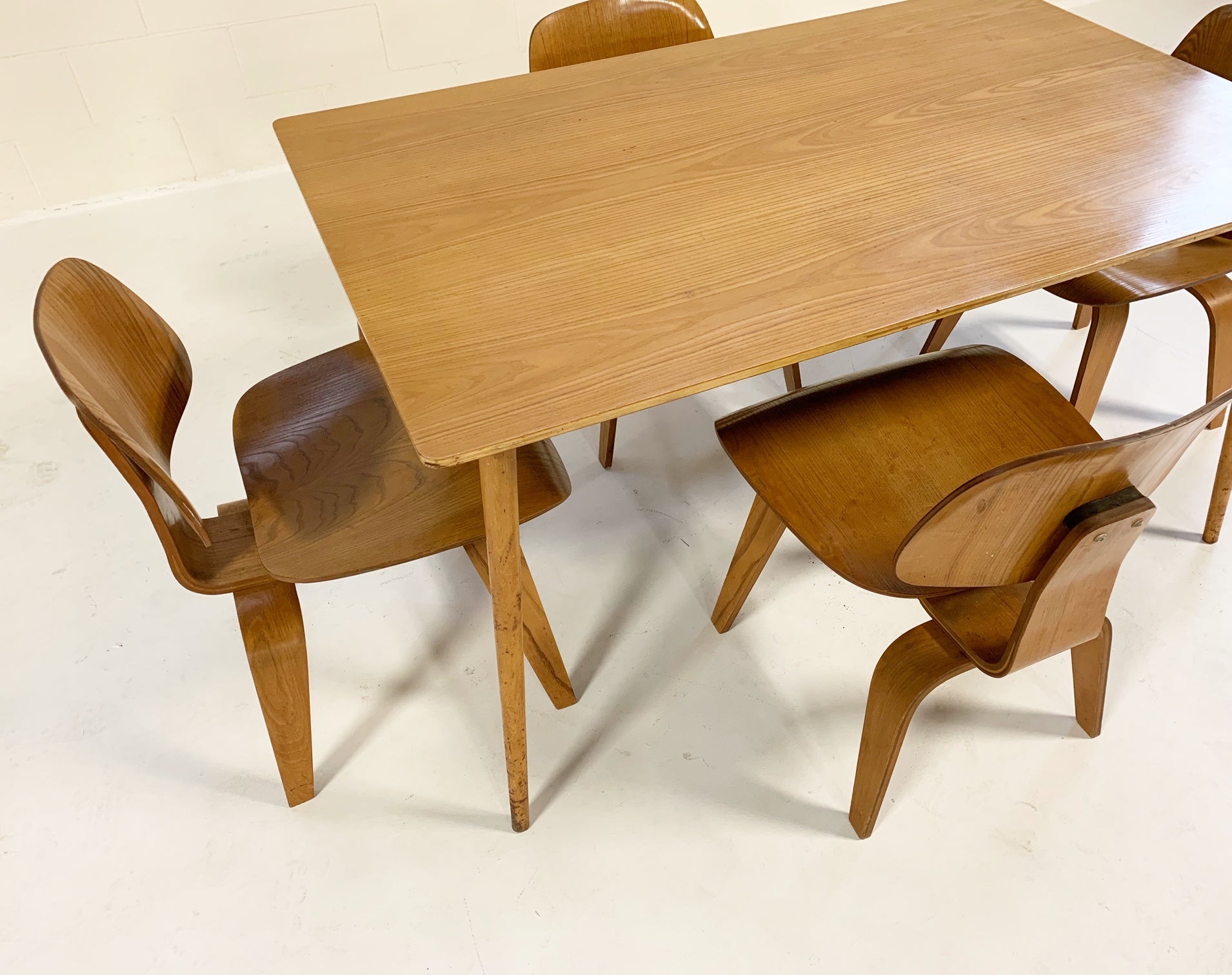 DTW-3 Table and DCW Dining Chairs, set of 4 - FORSYTH