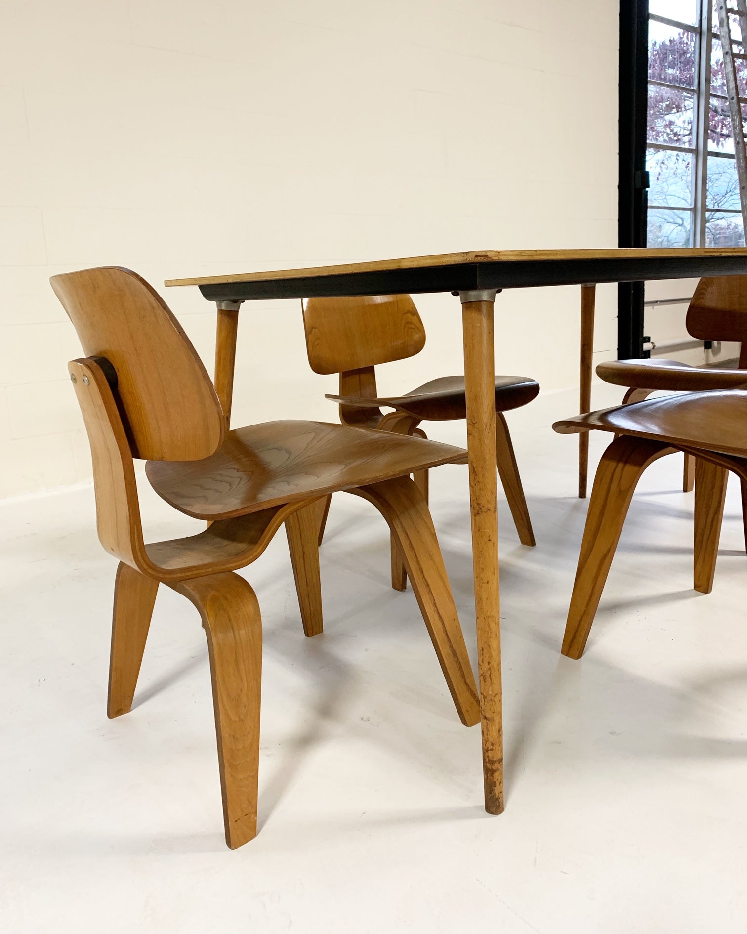DTW-3 Table and DCW Dining Chairs, set of 4 - FORSYTH