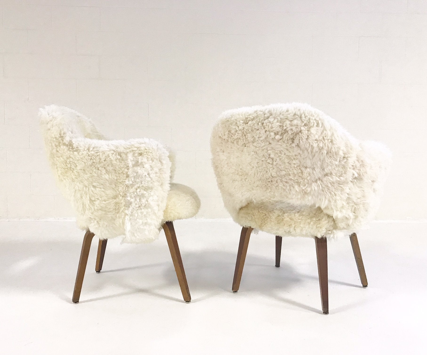 Executive Armchairs in Brazilian Sheepskin, pair - FORSYTH