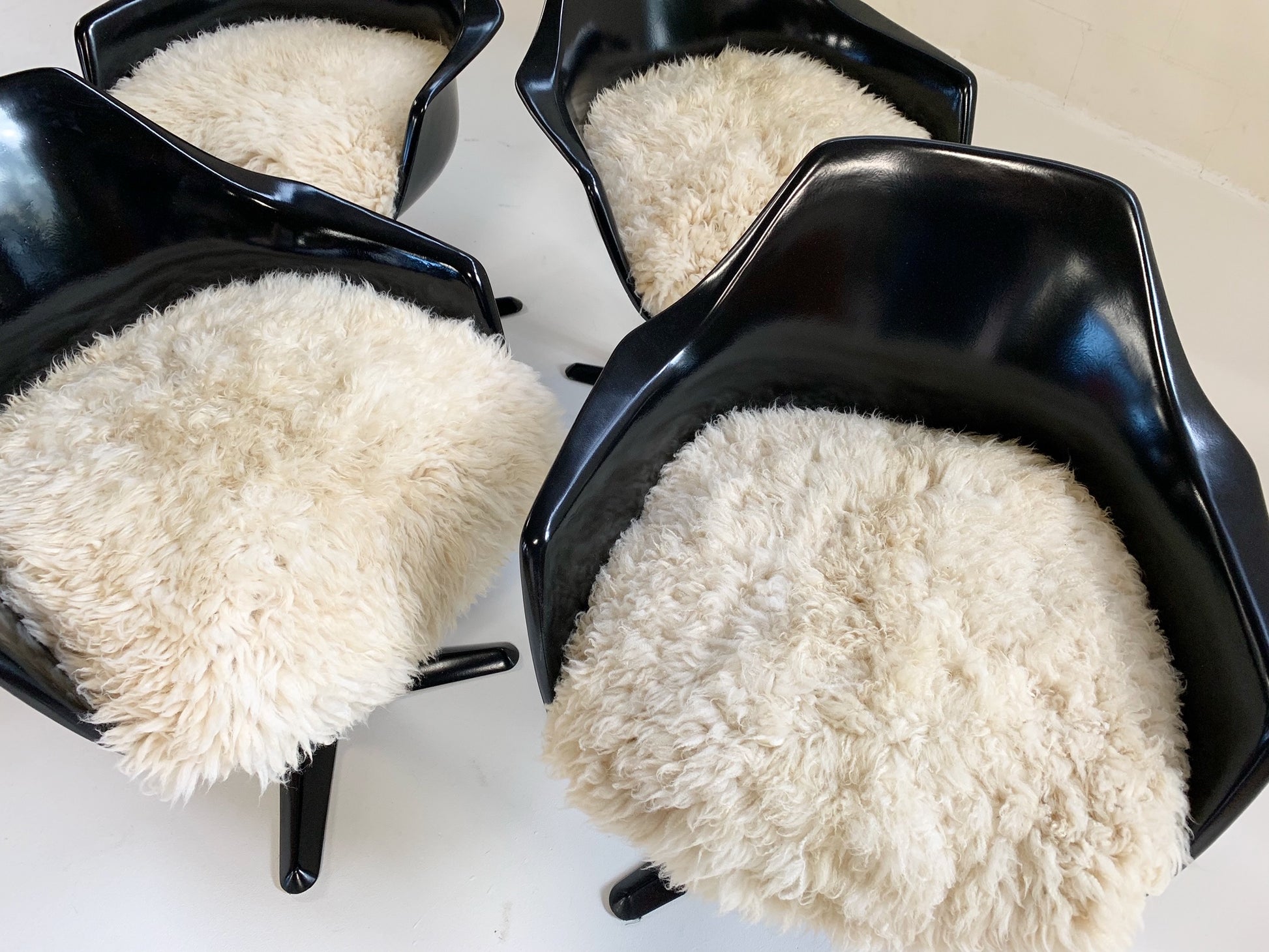 Tulip Armchairs with California Sheepskin Cushions, set of 4 - FORSYTH