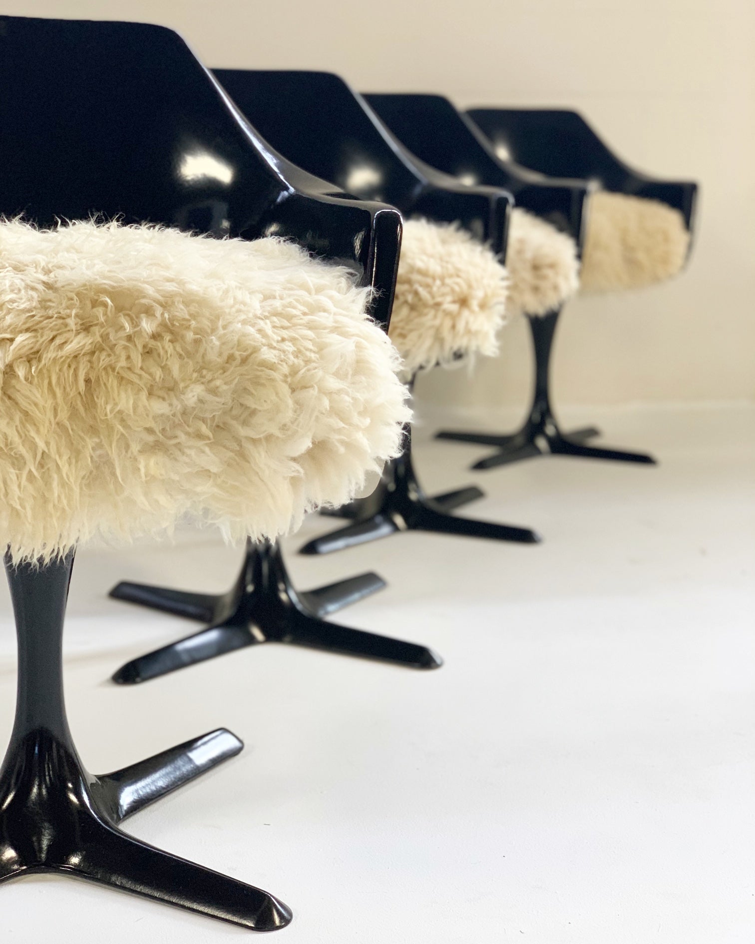 Tulip Armchairs with California Sheepskin Cushions, set of 4 - FORSYTH