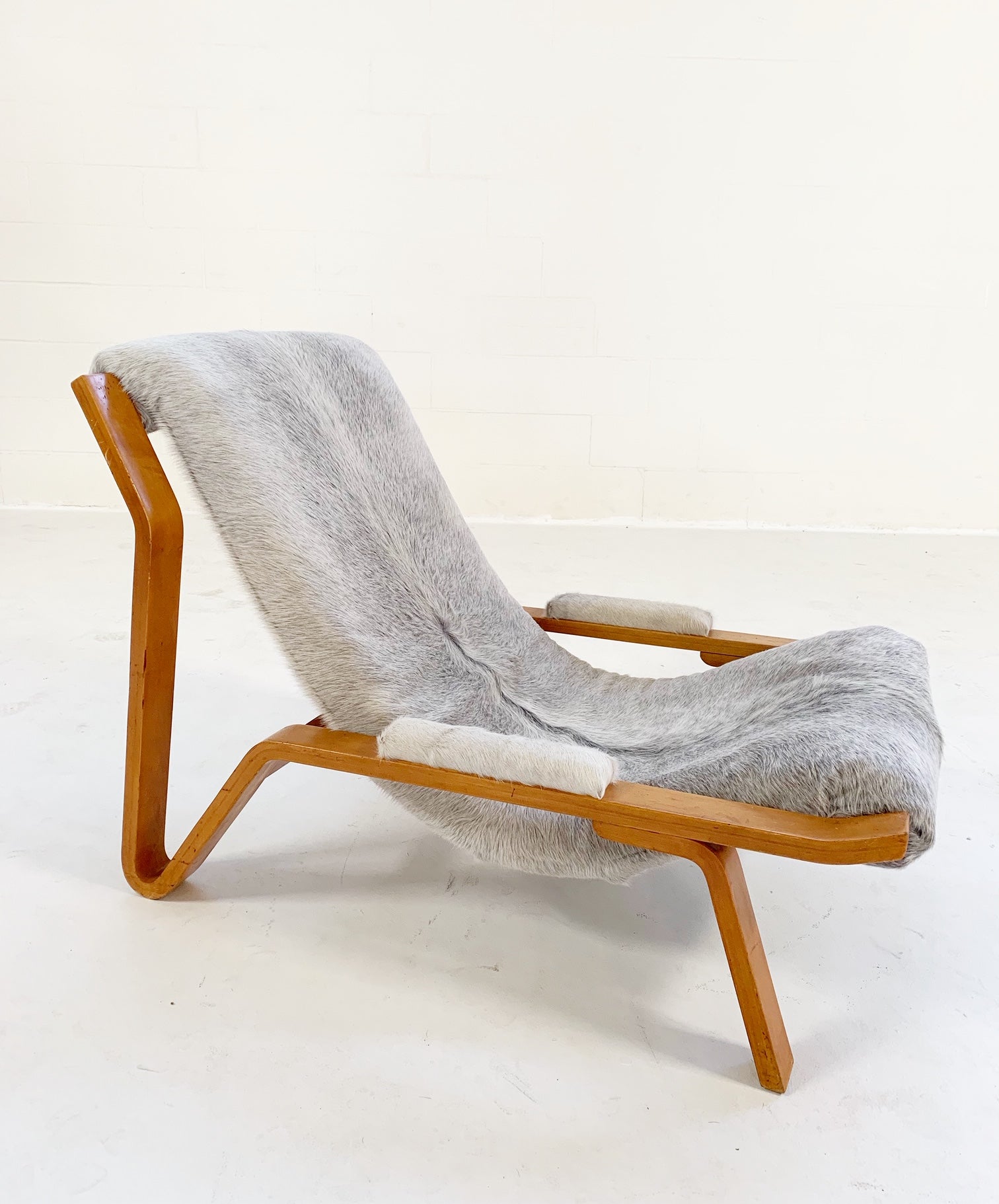Suspension Chair in Brazilian Cowhide - FORSYTH