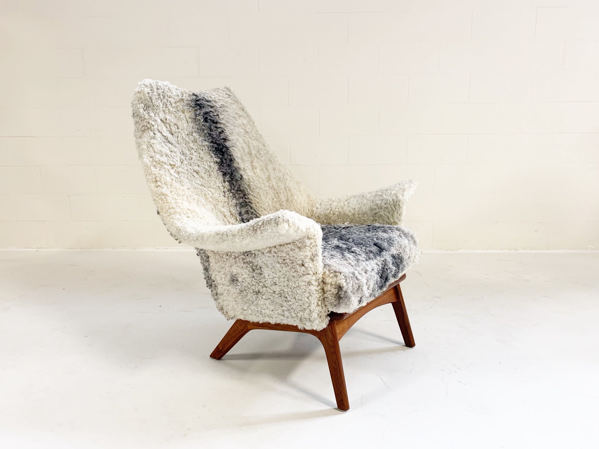 1611 C Lounge Chair in Gotland Sheepskin - FORSYTH